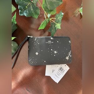 NWT Coach Corner Zip Wristlet Wallet with Shooting Stars Black